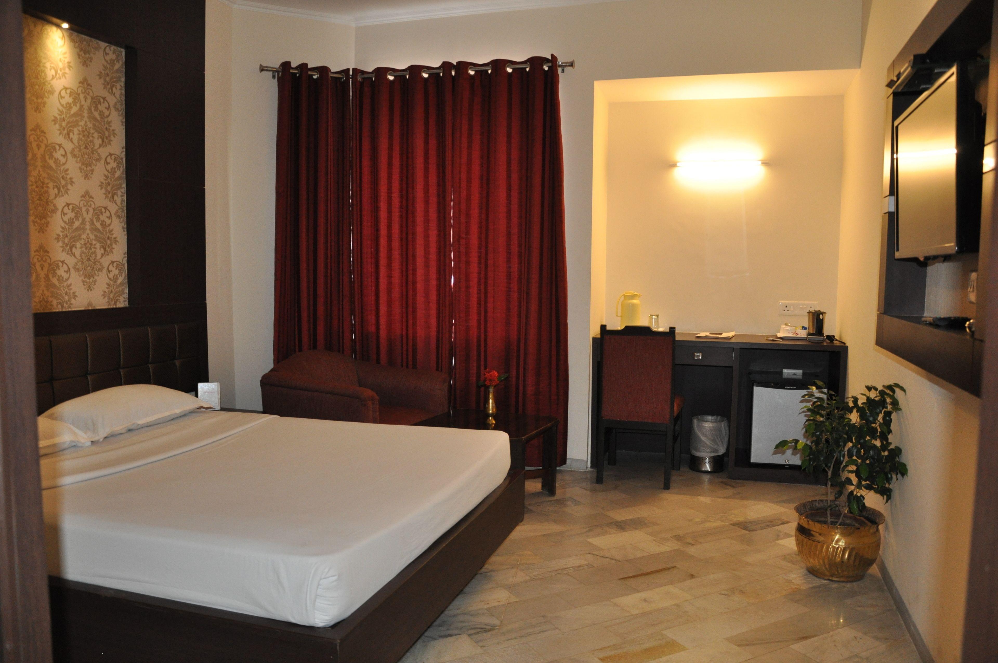 Hotel Plaza Inn - Varanasi, Varanasi
